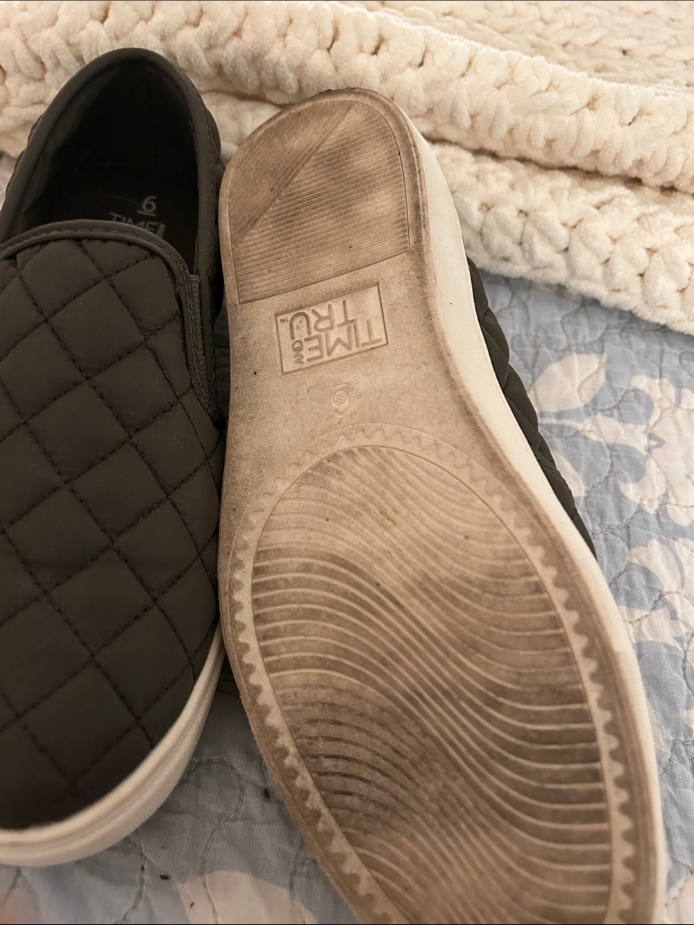 Slip ons - Picture 3 of 3